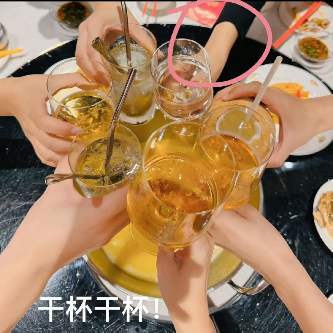 宝宝是又给工作人员发红包了吗？ 