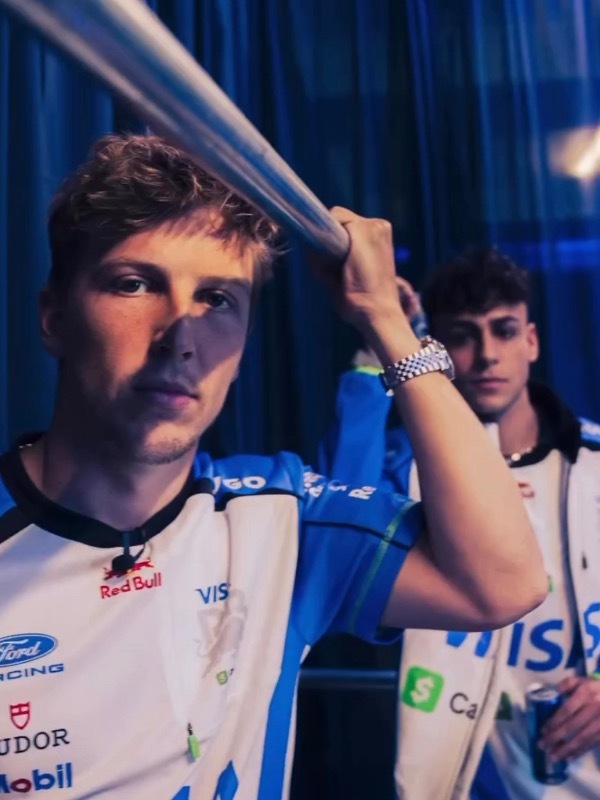 小牛这是纯兄弟了👬一起喝8+1一起淦架的那种F1