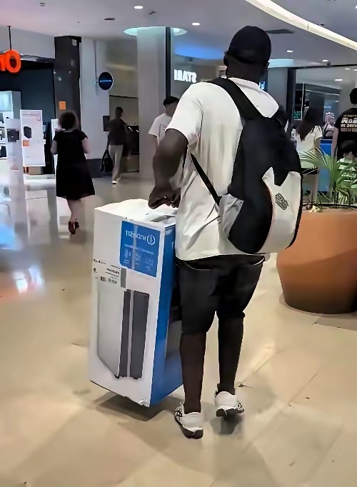 一位老外，花3万多人民币买了台中国空调，在TikTok上疯了一样喊：今天必须开1