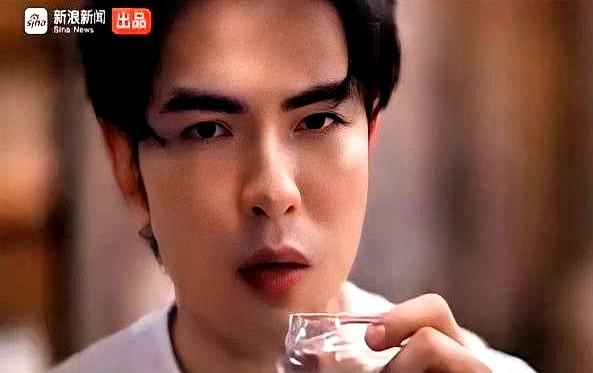 刚刷到萧敬腾那段表态，直接有点发怔。
他说心疼太太，所以先不急着要孩子；可话锋一