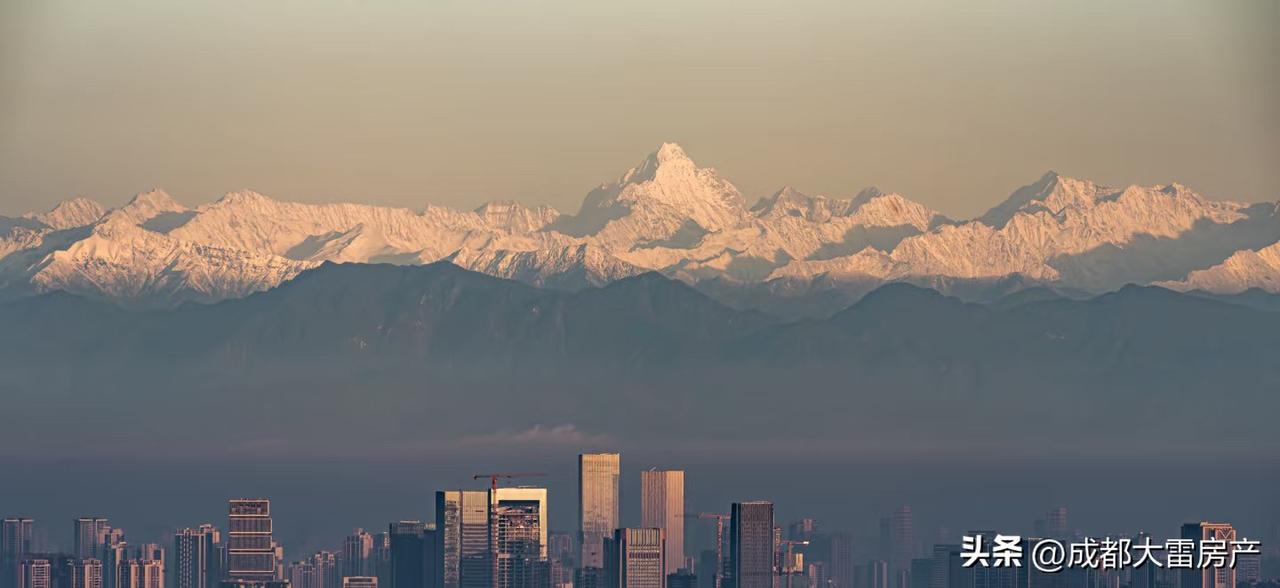 成都人买房最嫌弃的地方，外地人偏偏往里冲！

今天大雷给大家盘点一下，成都本地人