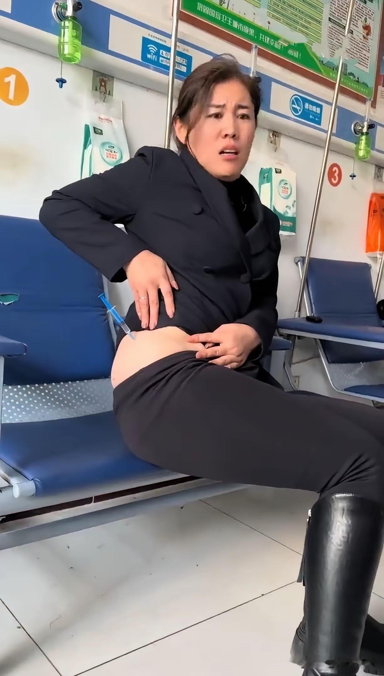 在我小的时候头痛发热呀，经常去村里的诊所看病，当时根本没有说打胳膊肱三头肌，这一