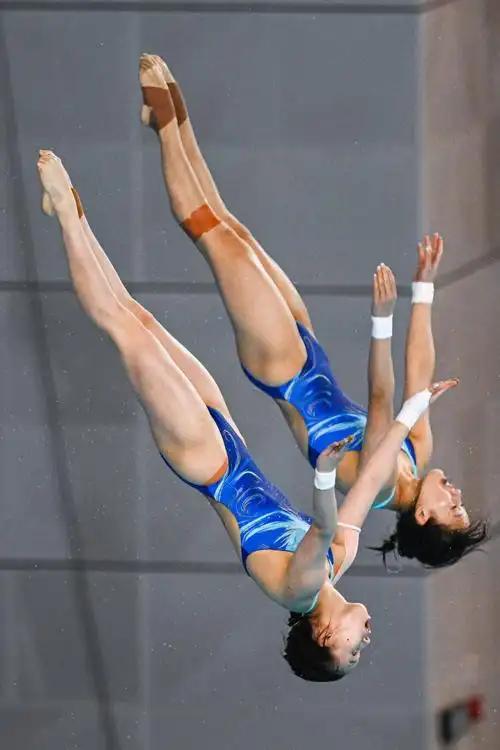 今天的全运会赛场再一次成为热血与激情的舞台，现场气氛空前高涨。随着比赛的逐步推进