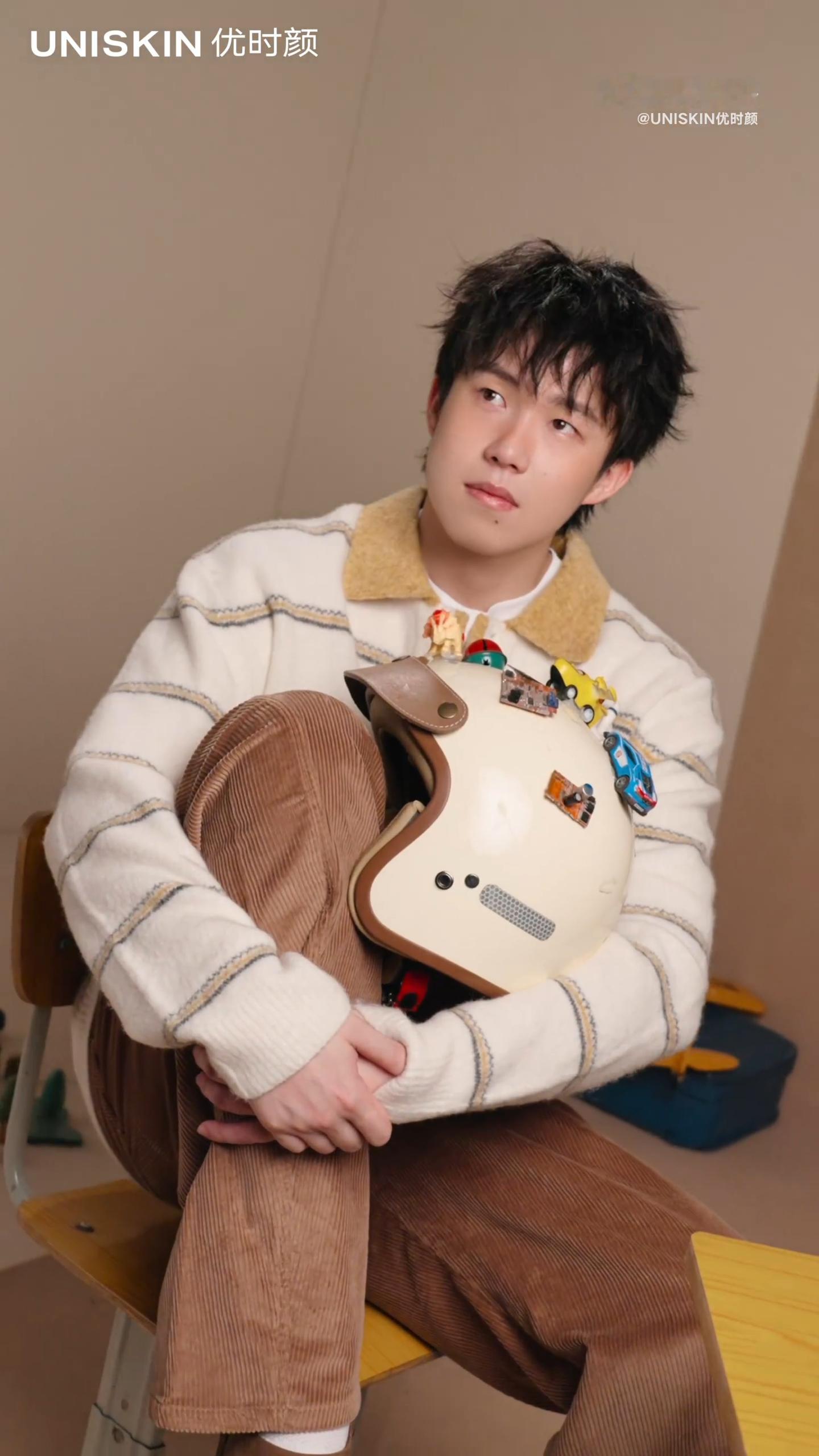 报告有人在拍画报🤫 