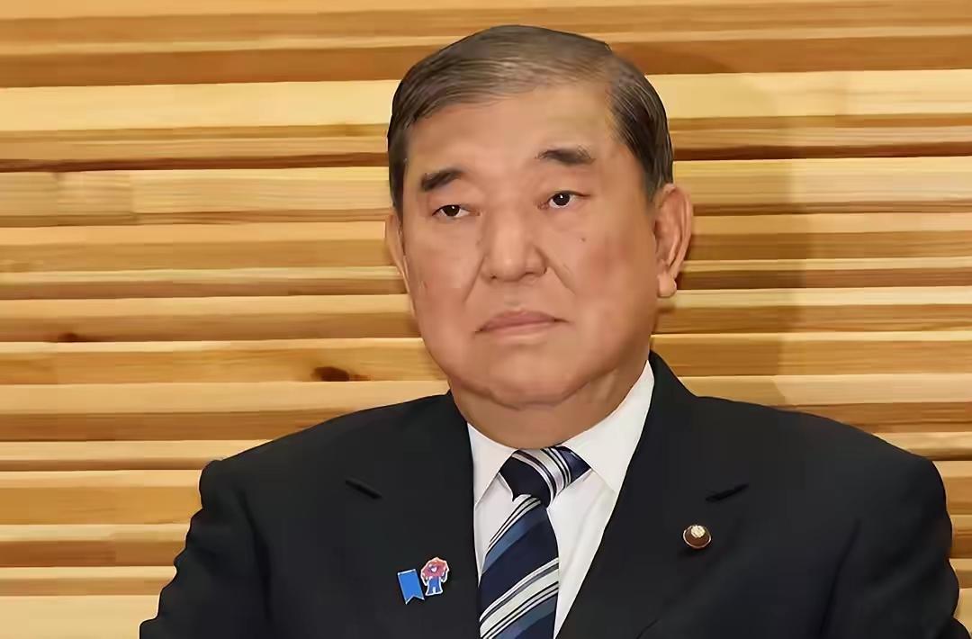 石破茂冷眼旁观：日本议会喊出的万岁，是78年前的催命符！
 
日本议会炸开锅！右