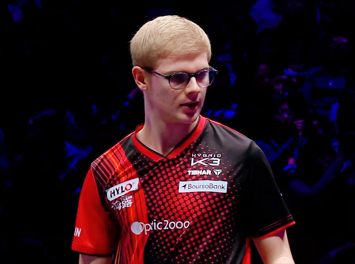 坏了！小布盯长球的能力太强了，
台内球控制又好，
温瑞博找不到突破口，
连输2局