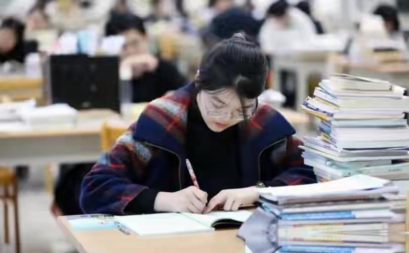彻底拦不住！大批留美AI精英集体回国，美国终于醒悟：白养中国20年人才
 
最近