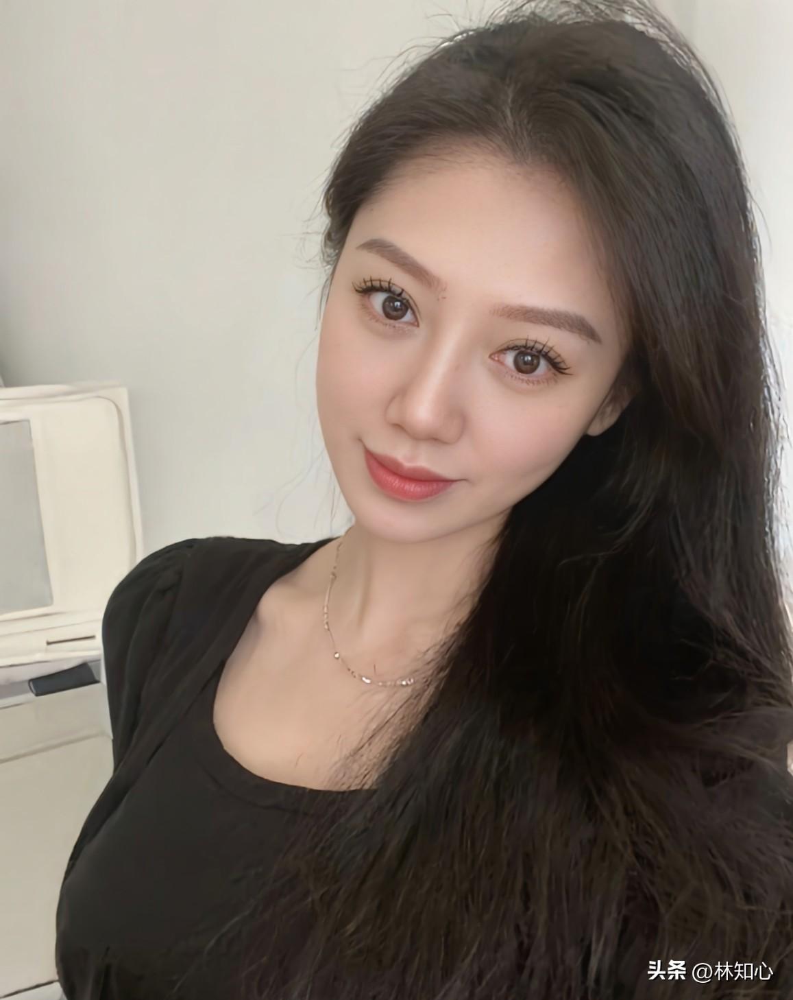 见过姐姐的人，都说姐姐比照片还要美丽动人