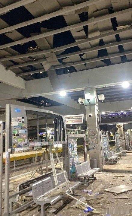 以色列电视台Kan频道：由于伊朗两次导弹袭击，特拉维夫市中心火车站遭受巨大破坏。