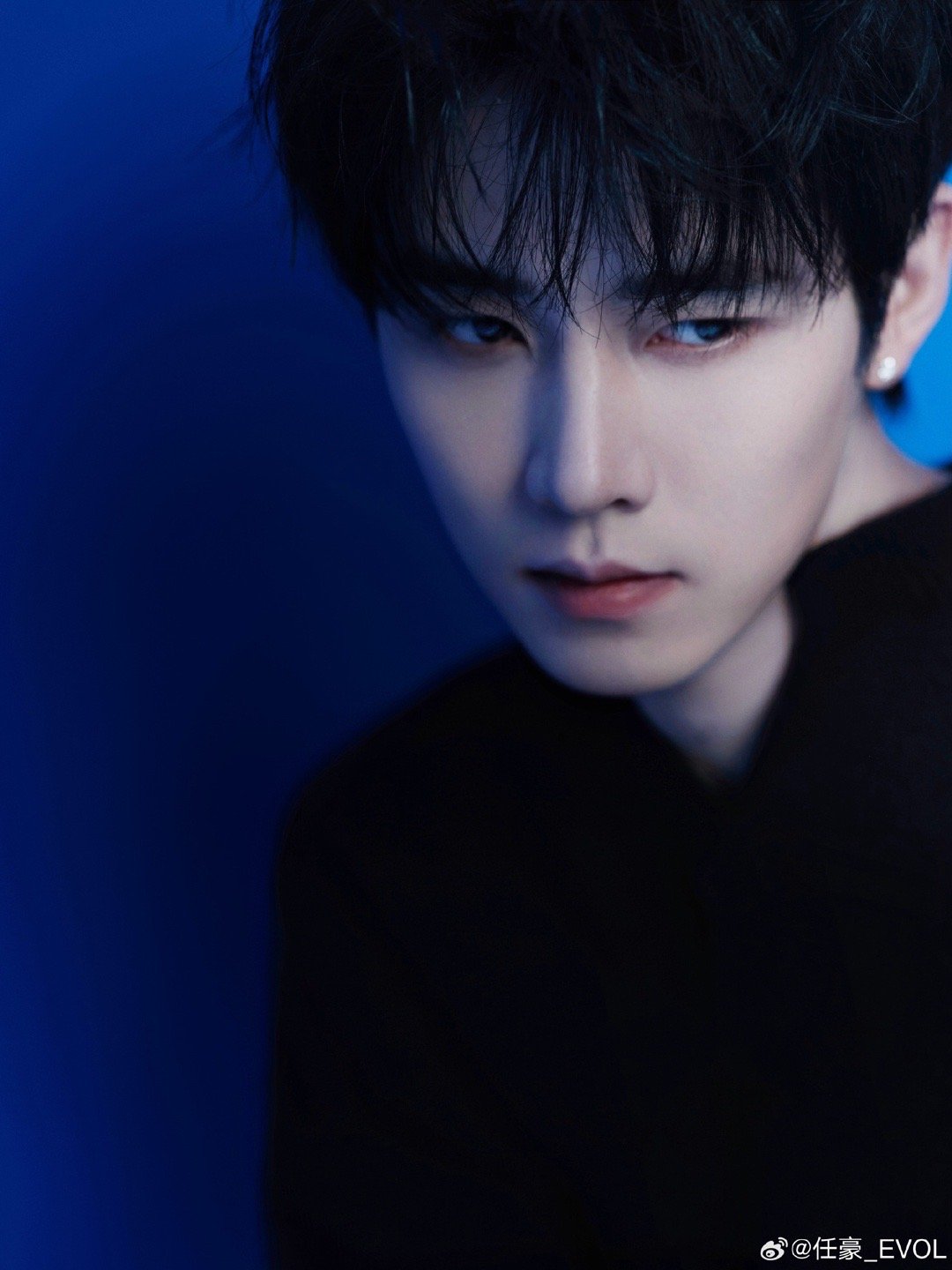 我也是和任豪碰上拳了 刷到这个和任豪碰拳视频直接慕了！任豪近距离的帅真的太有杀伤