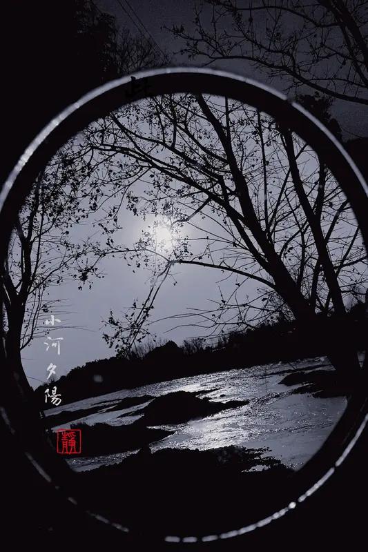 对联这东西，着实太有诗意啦！就拿“寒潭静映天心月”来说，上联一出，寒潭与明月的画