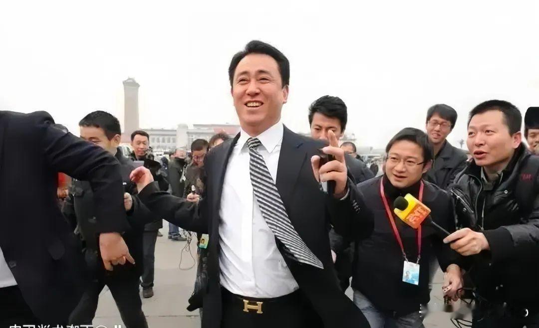 不少恒大前老员工，致敬许老板“繁华终有落幕，致敬许老板”，称——

怀念在恒大工