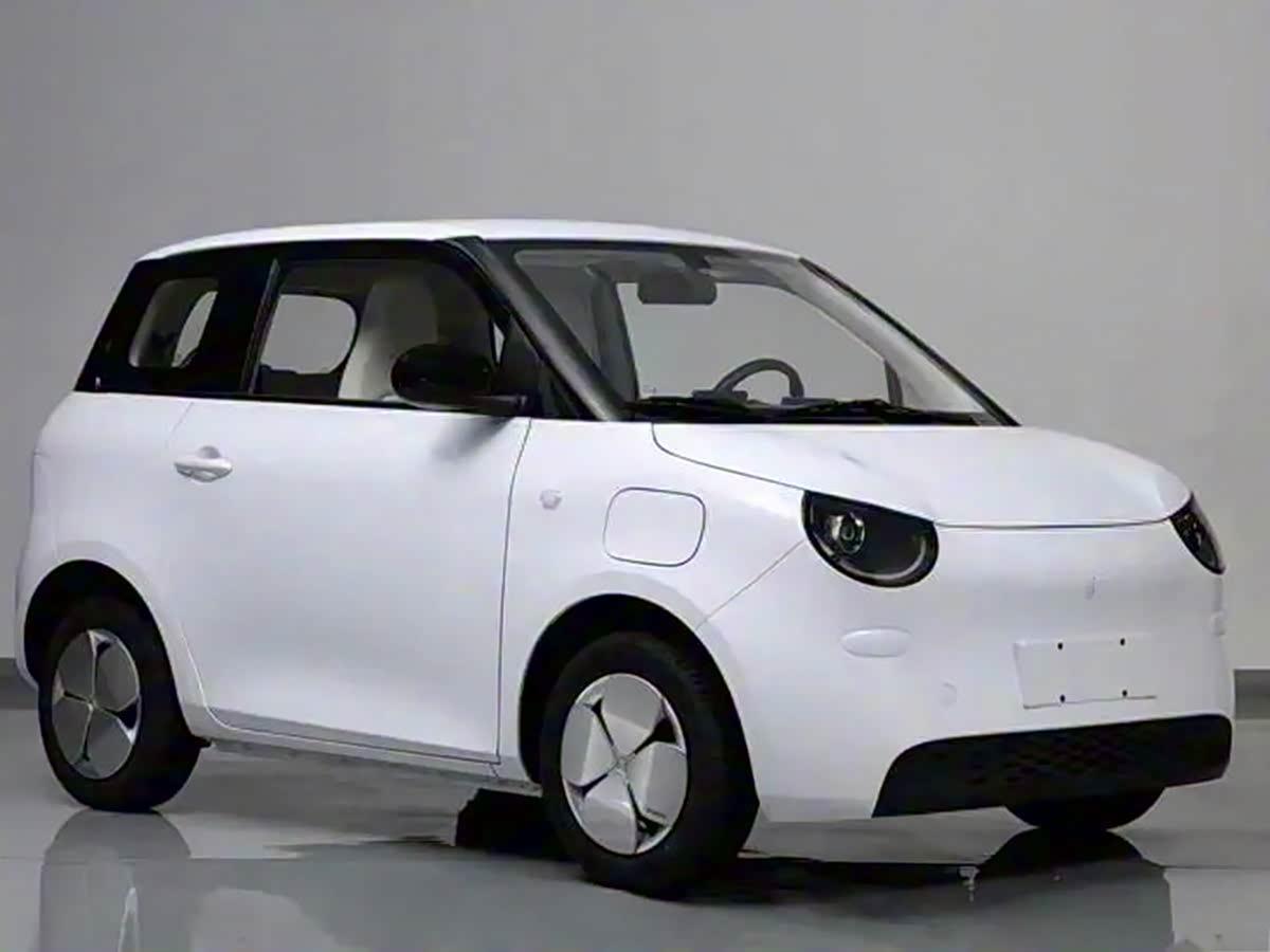 五菱全新乘用车子品牌「埃尚」首款车型A100C将于10月21日上市，定位纯电A0