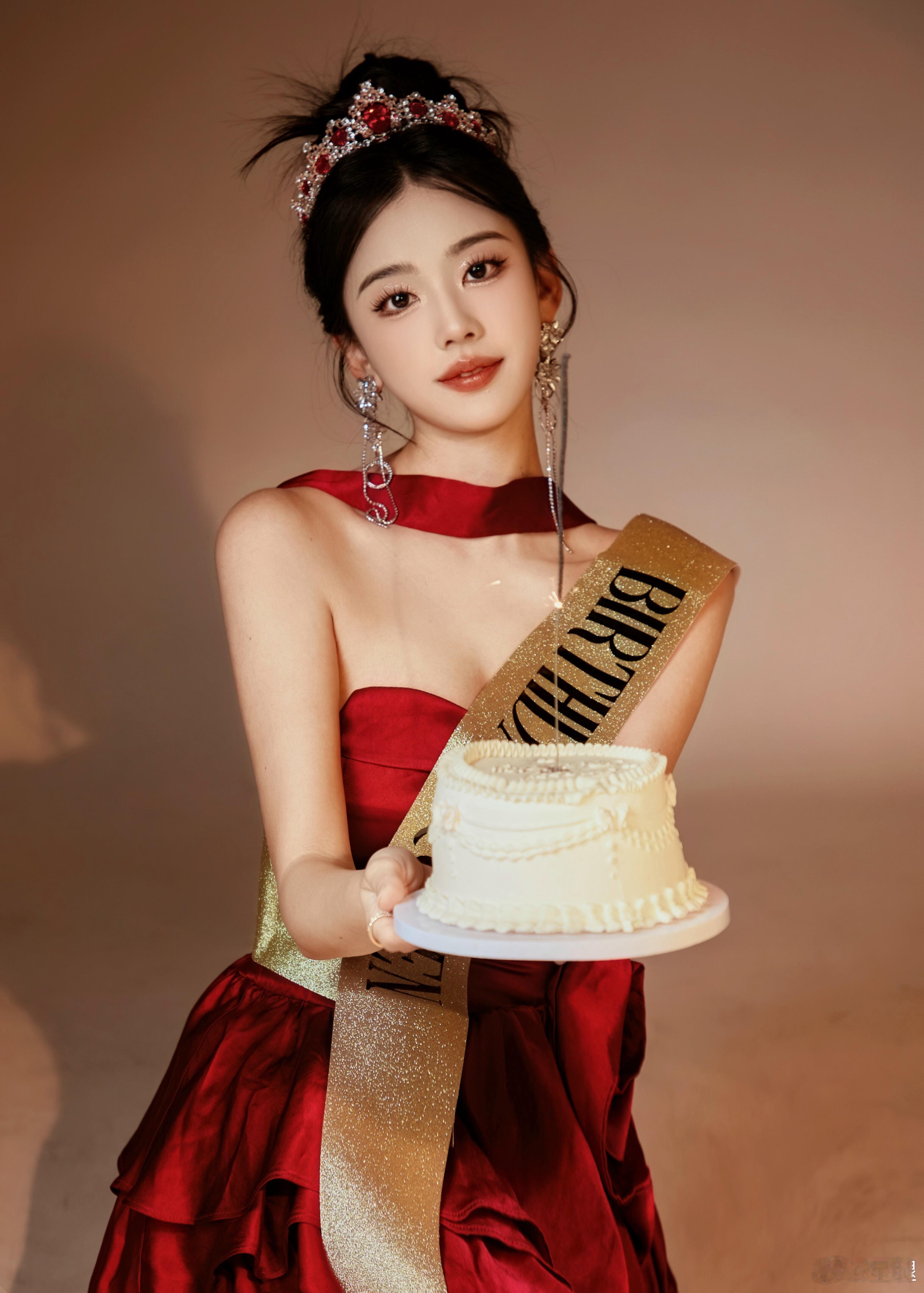 左卓 🎂 生日写真，美腿黑丝 ​​​