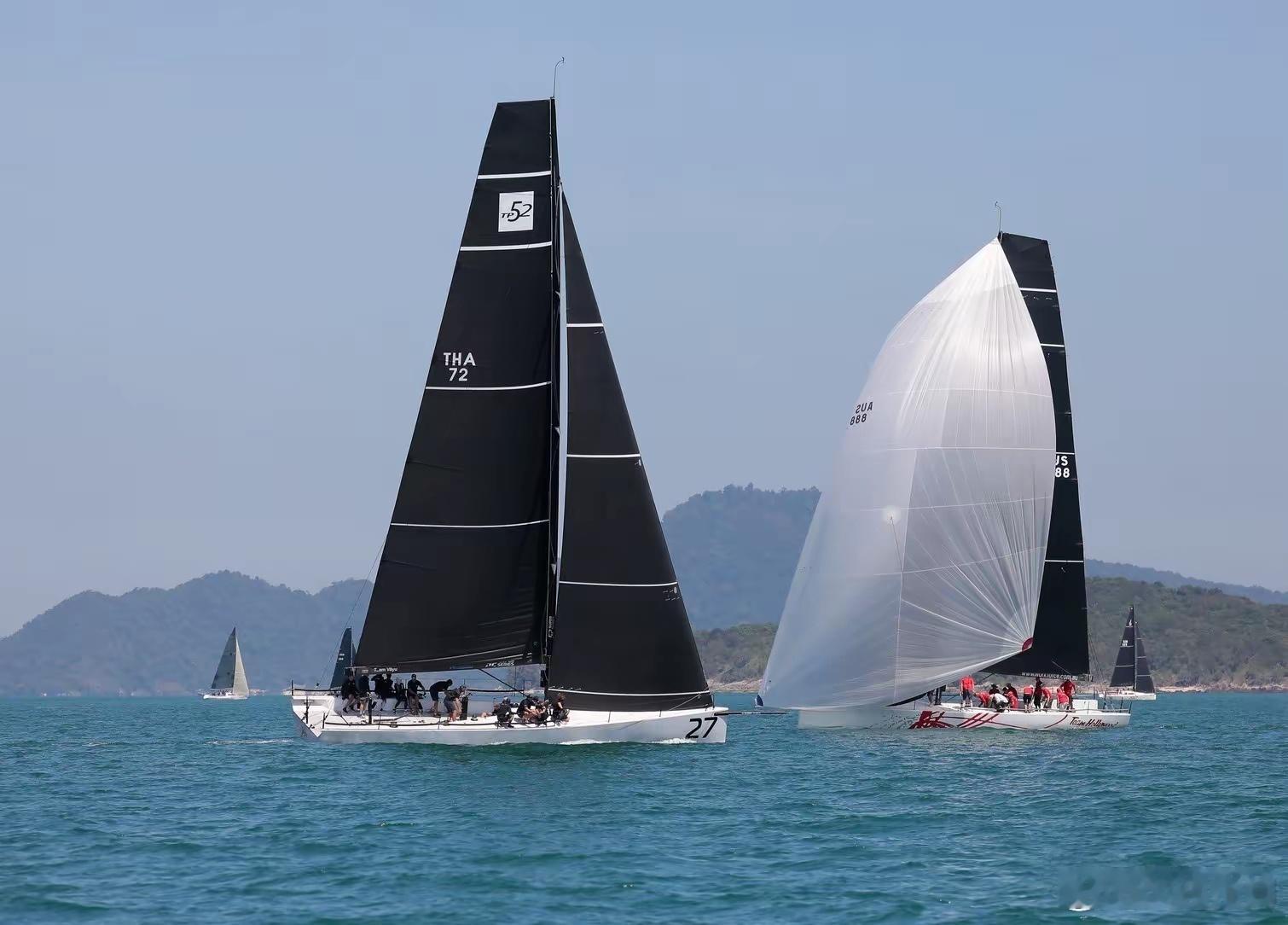 泰国普吉岛举行国王杯国际帆船赛，素提达王后率领的赛队荣获第一名。 