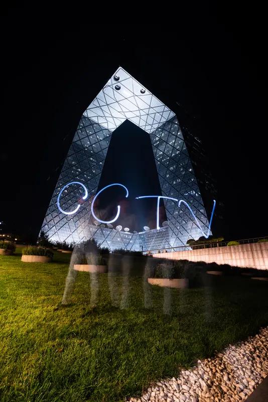 央视疯了？00后姑娘坐镇黄金档新闻，看完履历我跪了！
 
家人们快看热搜炸了！1