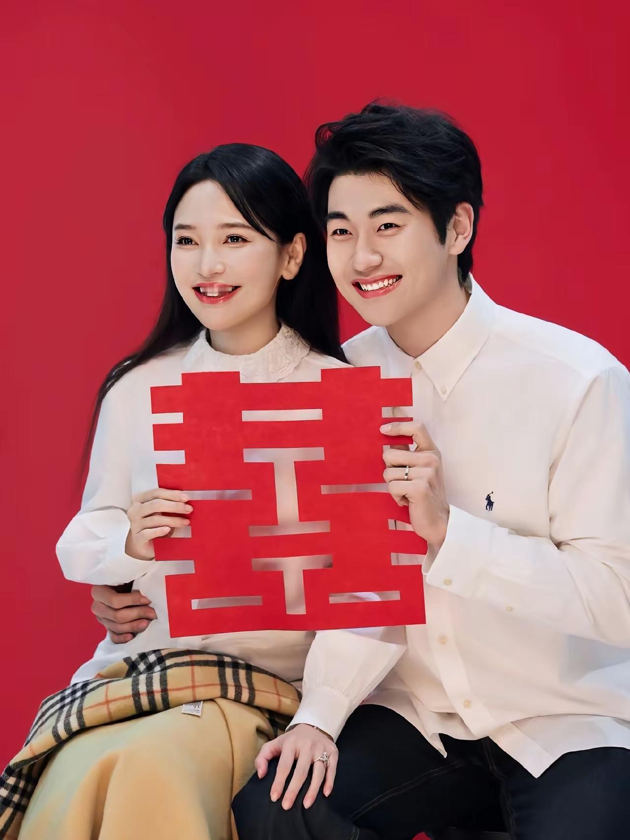 恭喜！43岁的金莎与25岁的孙丞潇喜结连理！虽说存在年龄差距，但金莎看上去宛如2