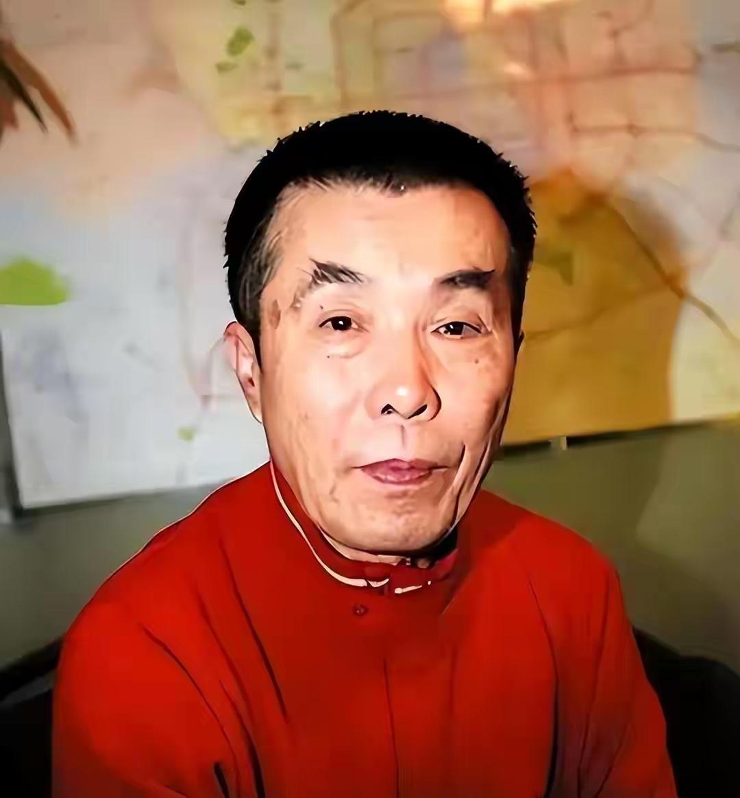 何树成一场直播，几句话，

直接把何庆魁的晚年脸面彻底撕碎。

网上所有人都在骂