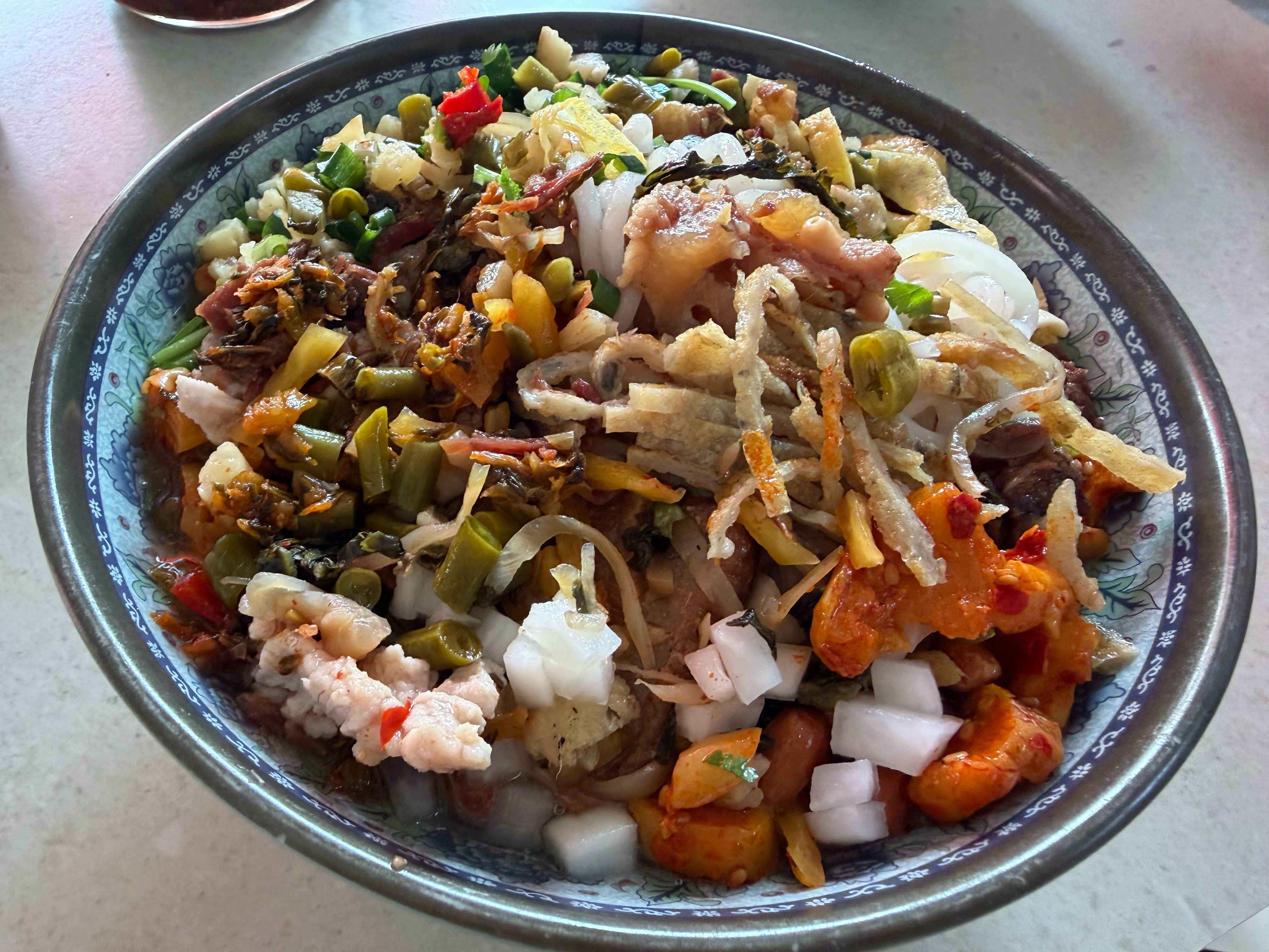 佛山的高明濑粉，味道还不错，量大料多，这一碗20块，感觉有点小贵 佛山