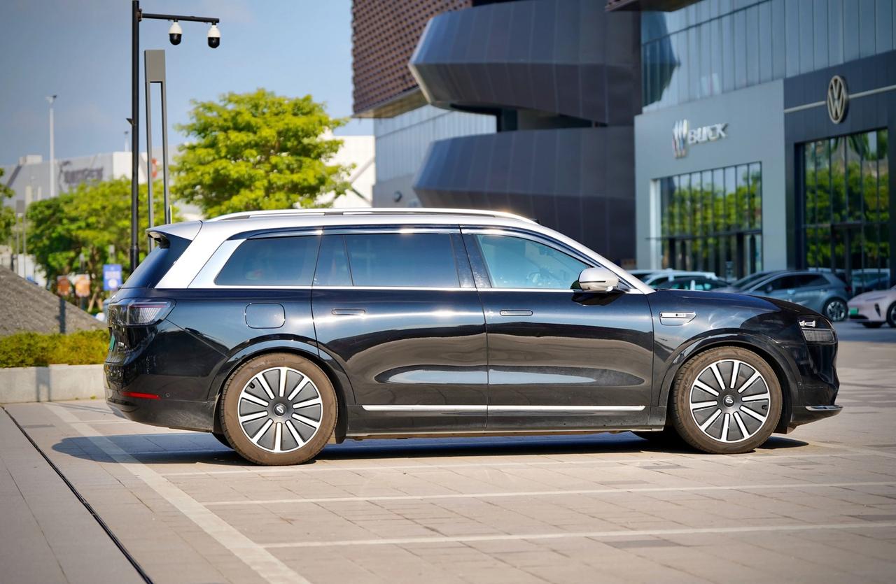 25万拍下的“粉丝照”！男子溜厂偷拍未上市问界M9，“我是您的粉丝！”一句话，赔