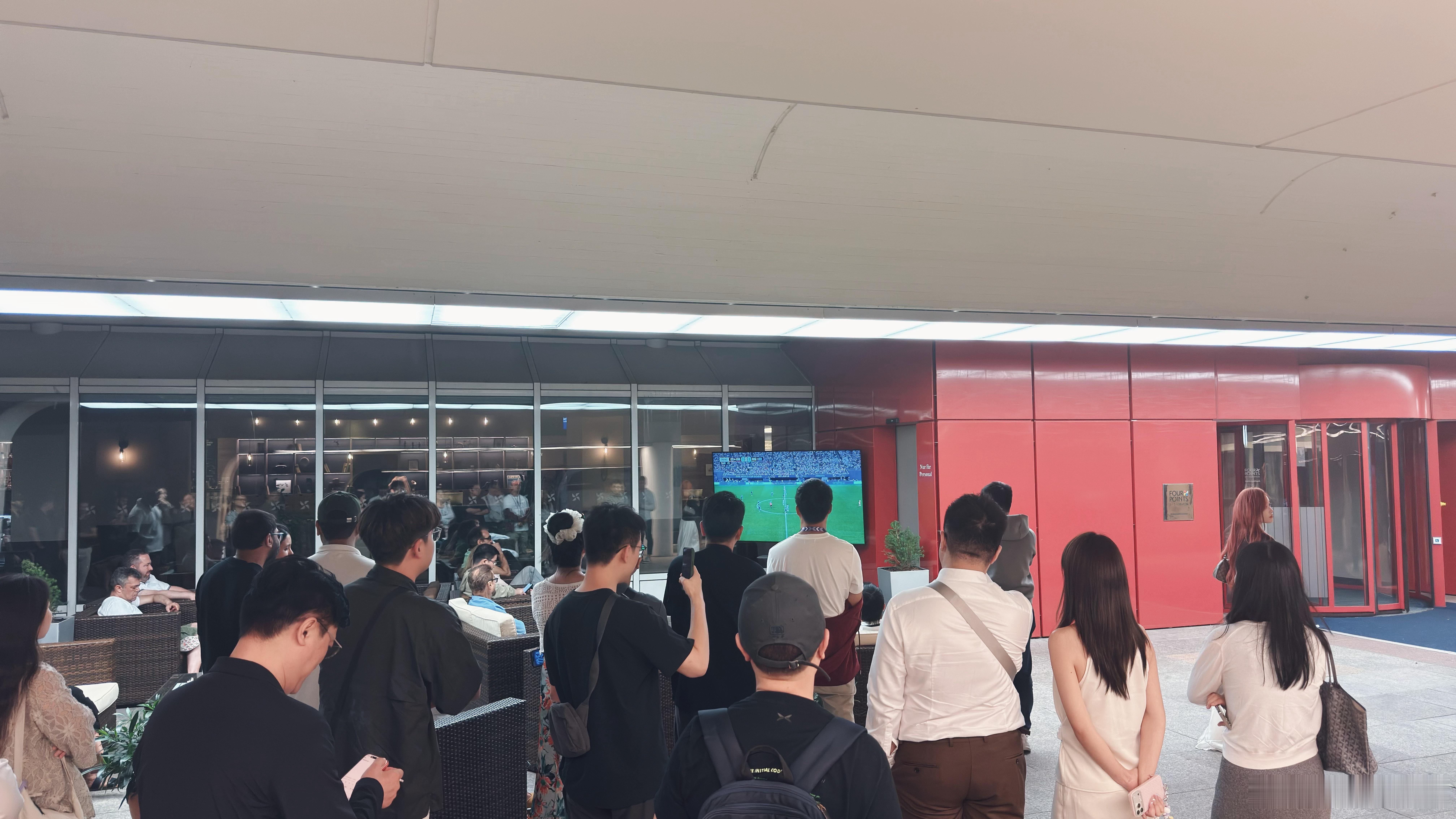 英格兰vs阿根廷 在德国看球，氛围还是不错的。 