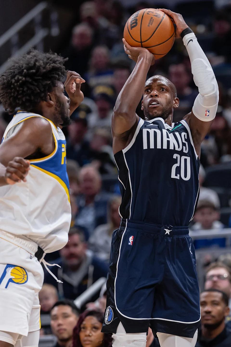 米德尔顿15中11，三分5中3，赛季新高的25分外加7板7助上一次连场得分18+