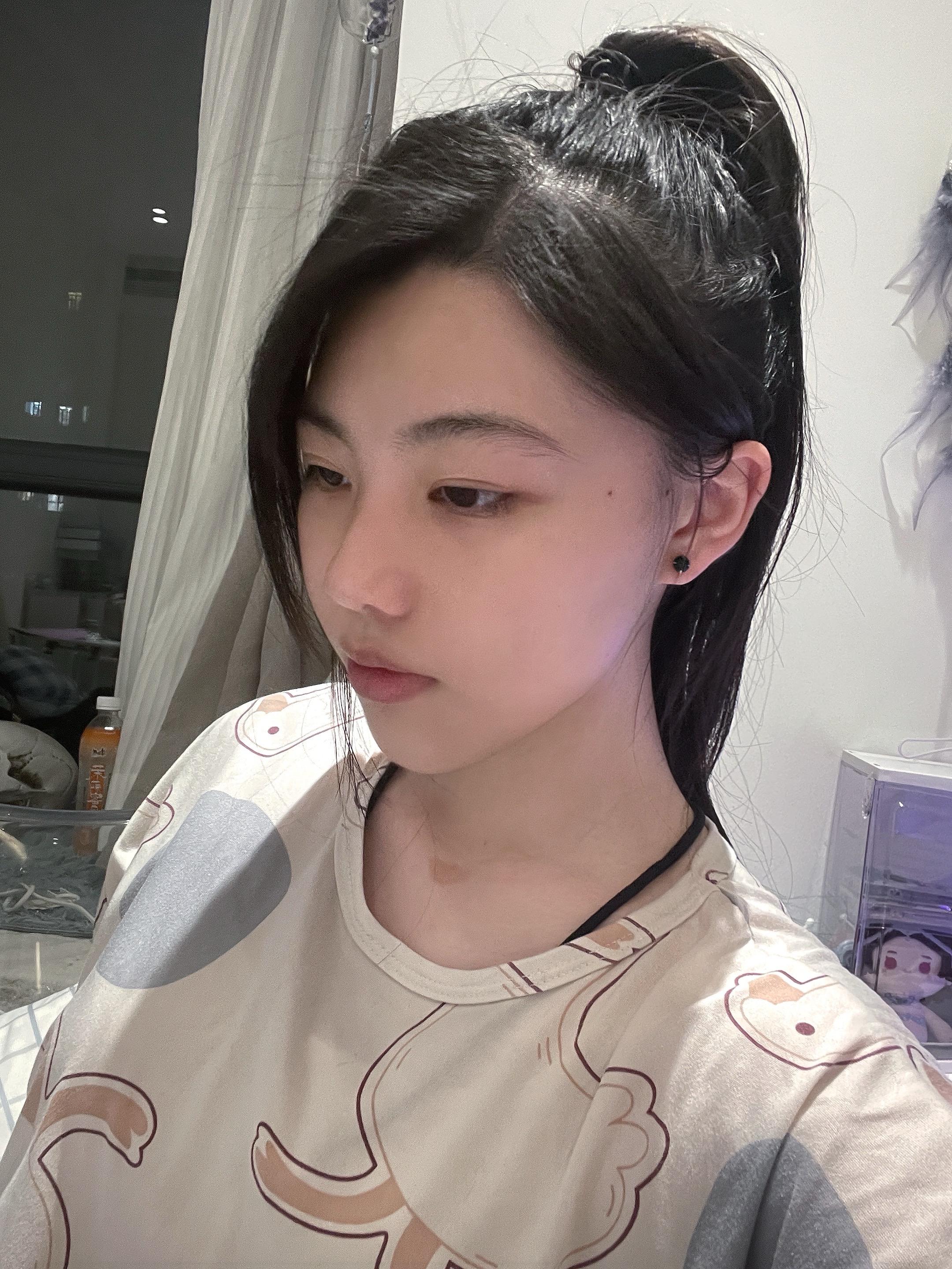 我发现我可以真发出魏玲莹莹 但是我发量太少了
