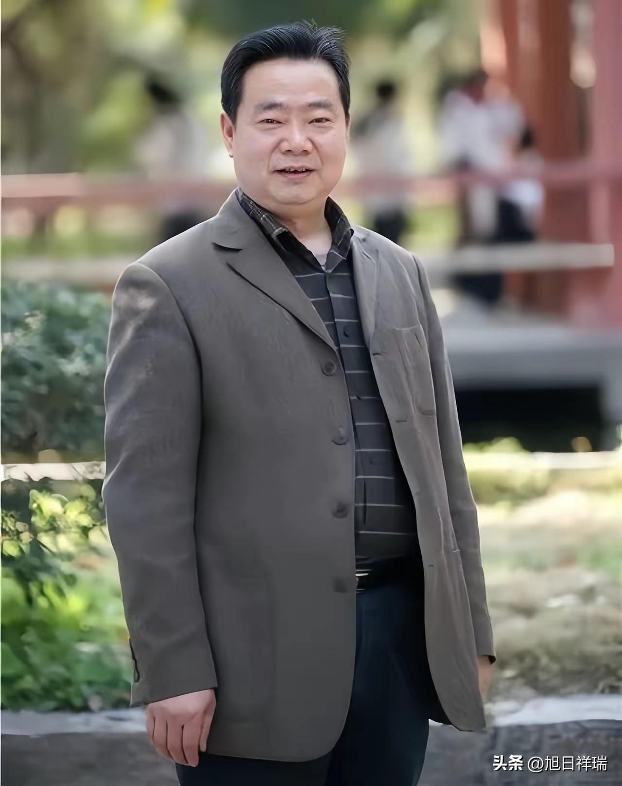 大家都叫他状元之父！宜昌教师王仁俊从教36年当26年班主任，带出超1000名98