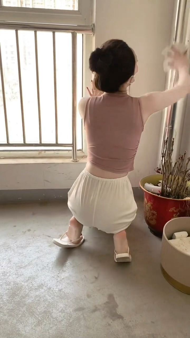 现在请家政打扫卫生多少钱一个小时？ 