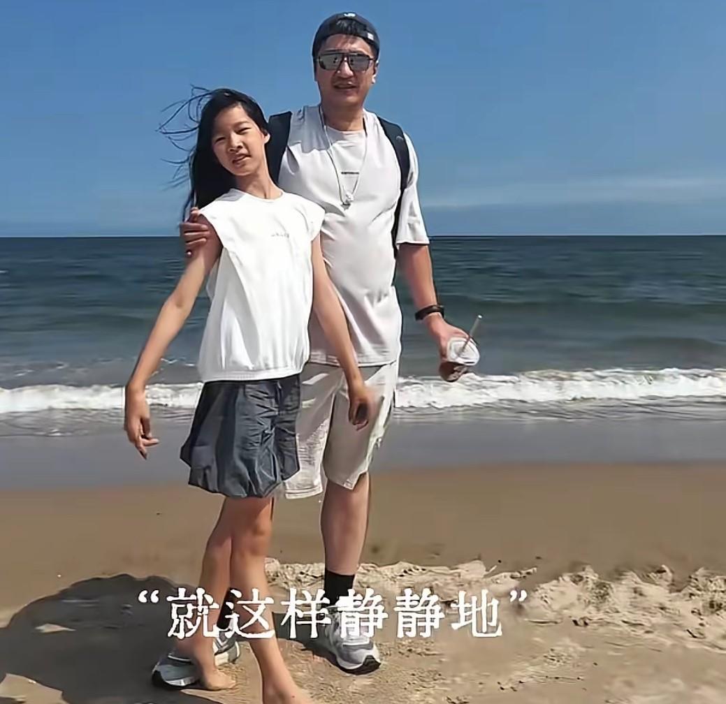 张雪峰老师是一个灵魂有趣的人，他一定舍不得离开挚爱的亲朋。可是老天开的玩笑太大了