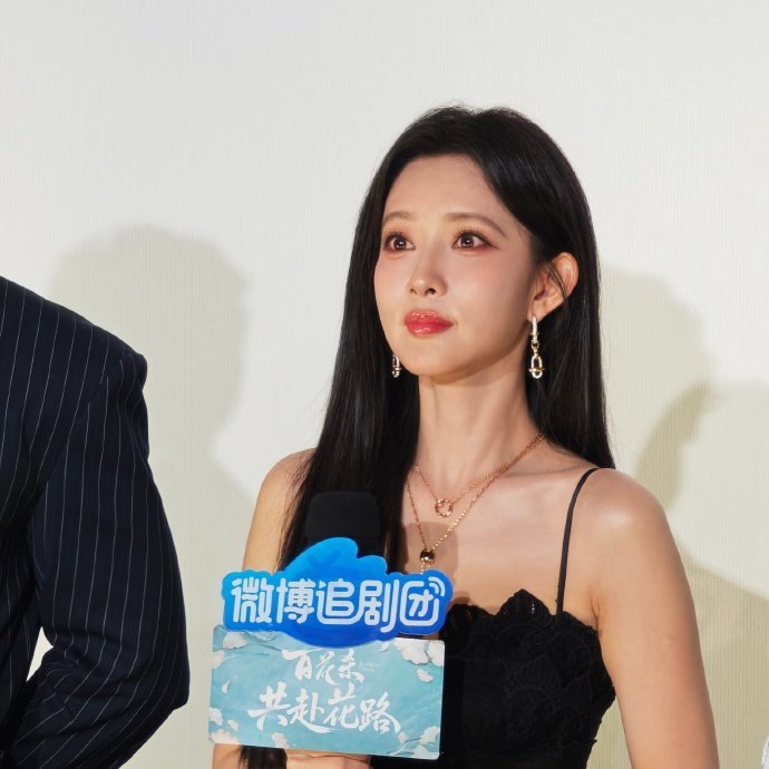 徐正溪追剧团现场感谢孟子义 追剧团现场真情流露，徐正溪直言多亏对方成就角色。二人