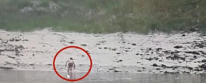 男孩深陷滩涂台州警消联动护平安他们的专业能力和默契配合，为男孩的生命安全提供了坚