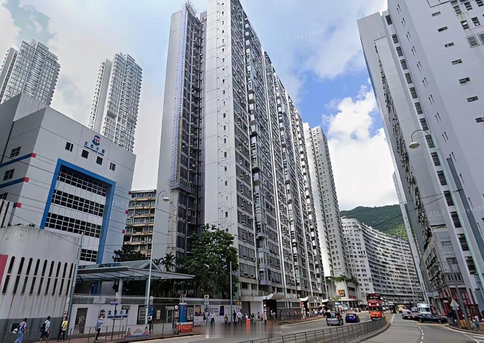 香港50多年的房子了，升值103倍，难得。鲗鱼涌宝峰园C座高层4室，实用面积63
