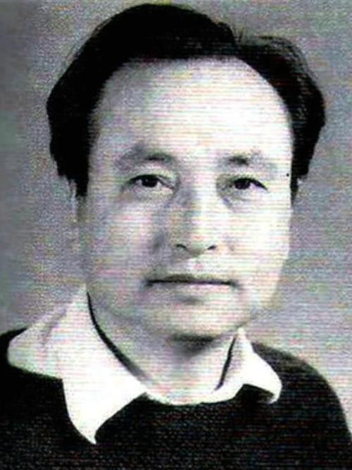 张健佑，1933年12月3日出生于辽宁省建平县长汉池村，中国著名革命影视演员。