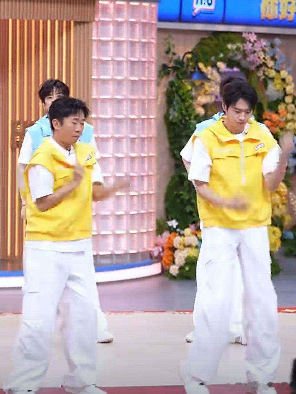 魏大勋杨迪有在认真卡点魏大勋杨迪的Disco摇摆舞卡点精准到离谱，动作整齐又带感