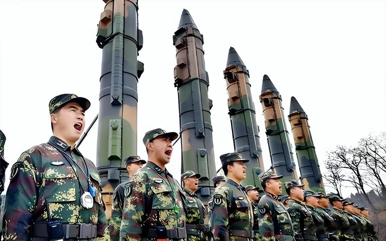 军事部署 威慑力渐弱
2025年东部战区多次多军种协同实战化训练；火箭军中程导弹