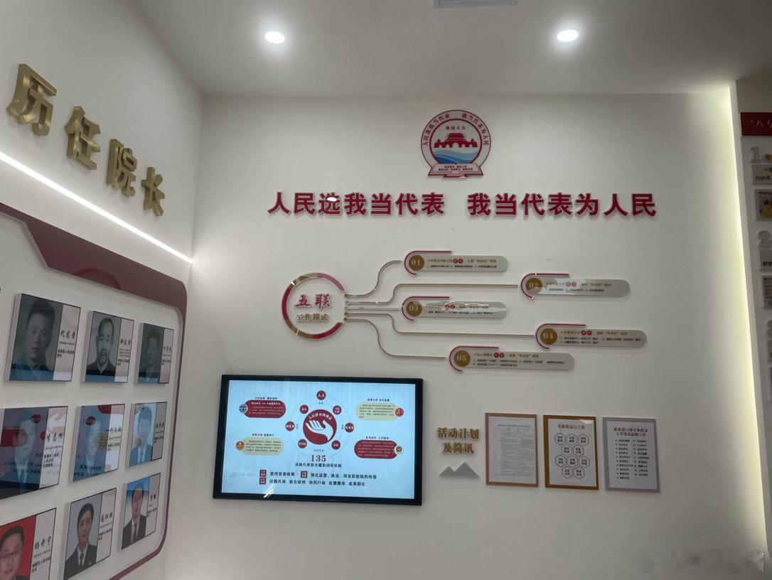 每次回到原单位都有再次遇到曾经恋人的感觉，她依然美丽，我亦在前行……脑袋里都在回