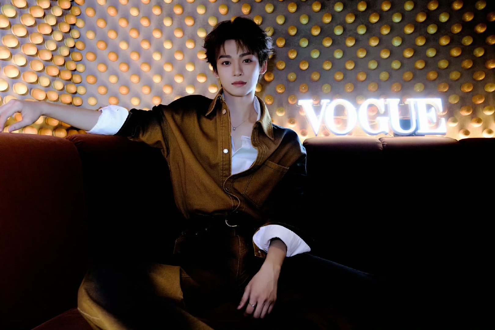 梓渝渐变牛仔套装梓渝今日造型图，渐变牛仔套装好帅 