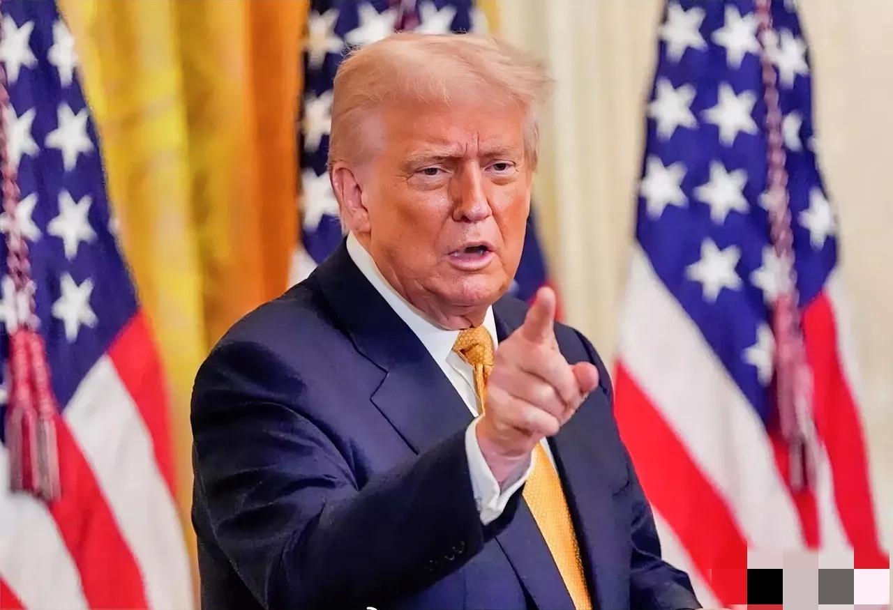 赤裸裸的恫吓。2026年1月5日，特朗普在“空军一号”上向记者抛出震撼言论，扬言