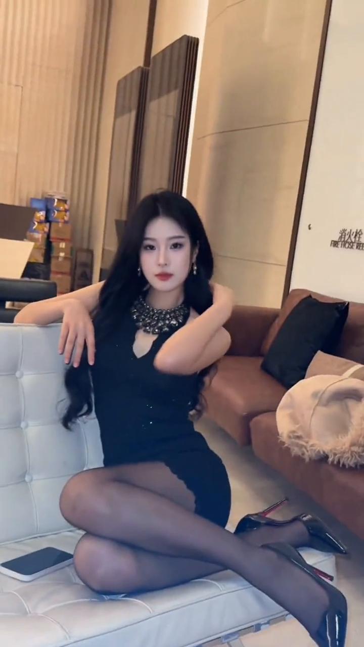 竟然敢这么对我说话，不把爸爸放在眼里了是不是？