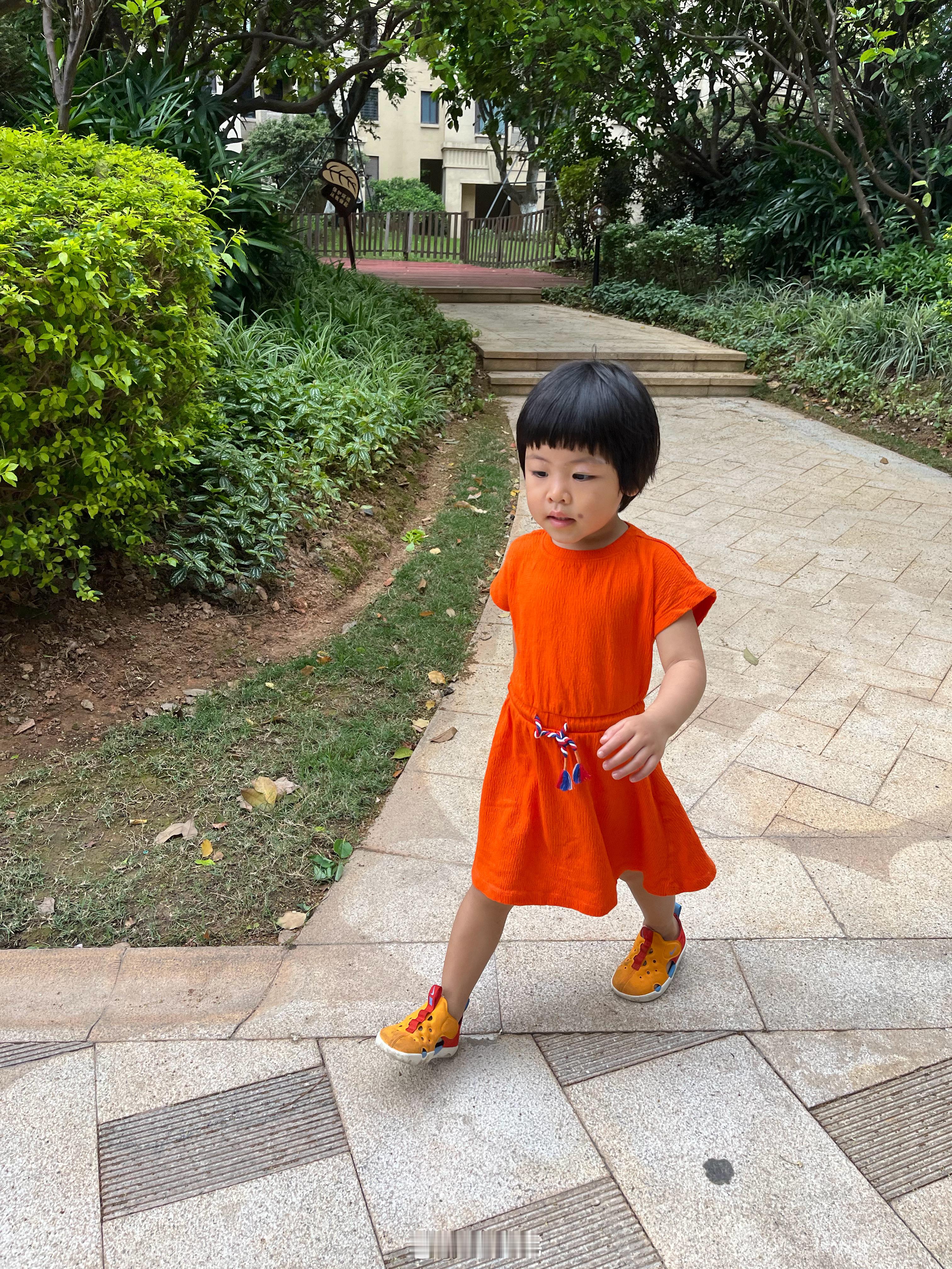 在海边，给本就漆黑的皮肤再来一层墨水 