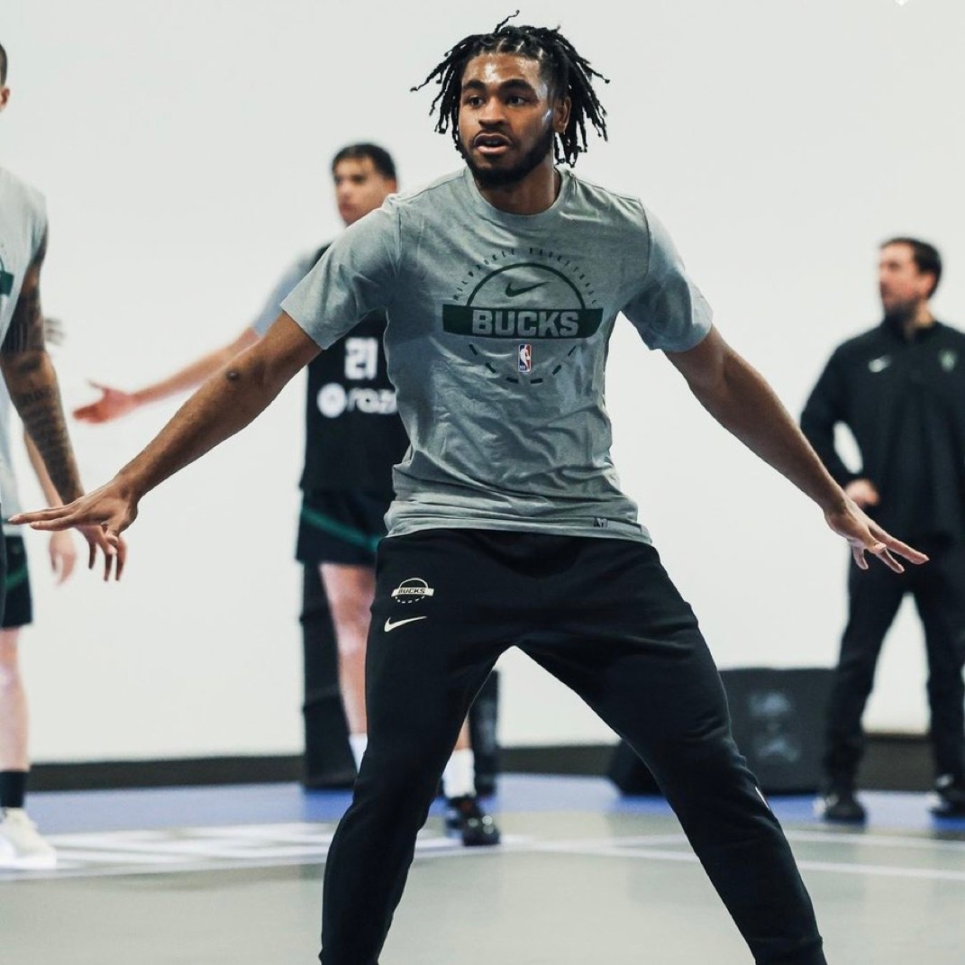 卡姆·托马斯谈加盟雄鹿队：“很高兴大家都接纳我。大家都为我的到来感到高兴。大家都