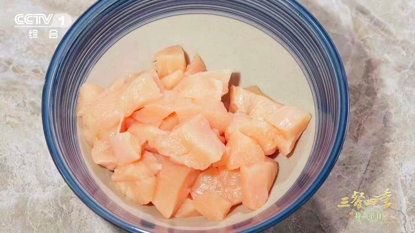 葡萄和鸡肉一起炒是啥味道徐志胜带着家乡济宁的“暗黑料理”来了！葡萄罐头+芦花鸡爆