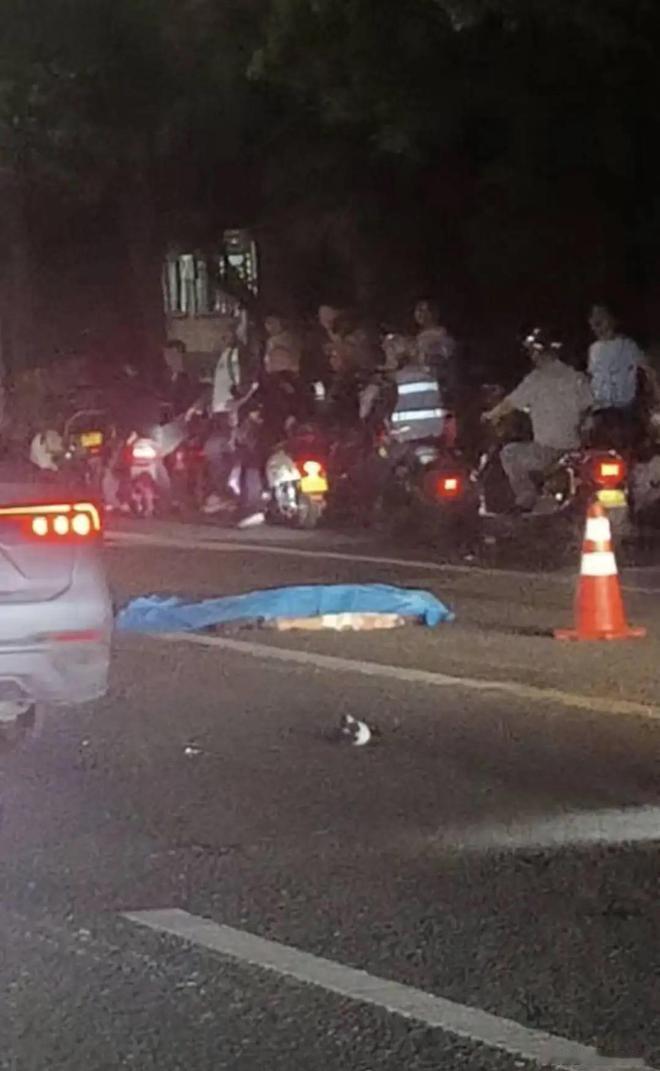 漠视交规飙车酿惨剧，生命岂能当儿戏
 （个人观点仅供参考无任何不良引导）
斑马线