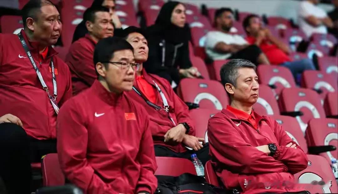 中国男篮怎么了，对手同样是新西兰男篮，一年前可以赢对方主力，如今确输给对方二队，