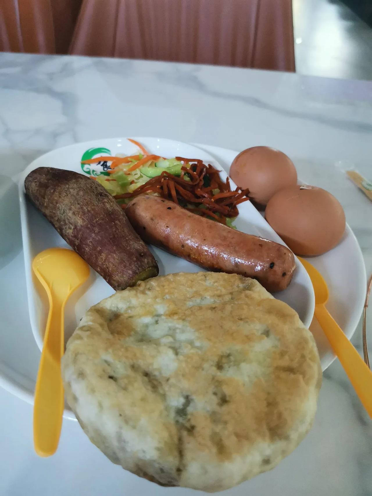 夏天的早餐，吃什么，在哪吃，这是每个家庭和个人都必须涉及到的一个问题。在城市里退