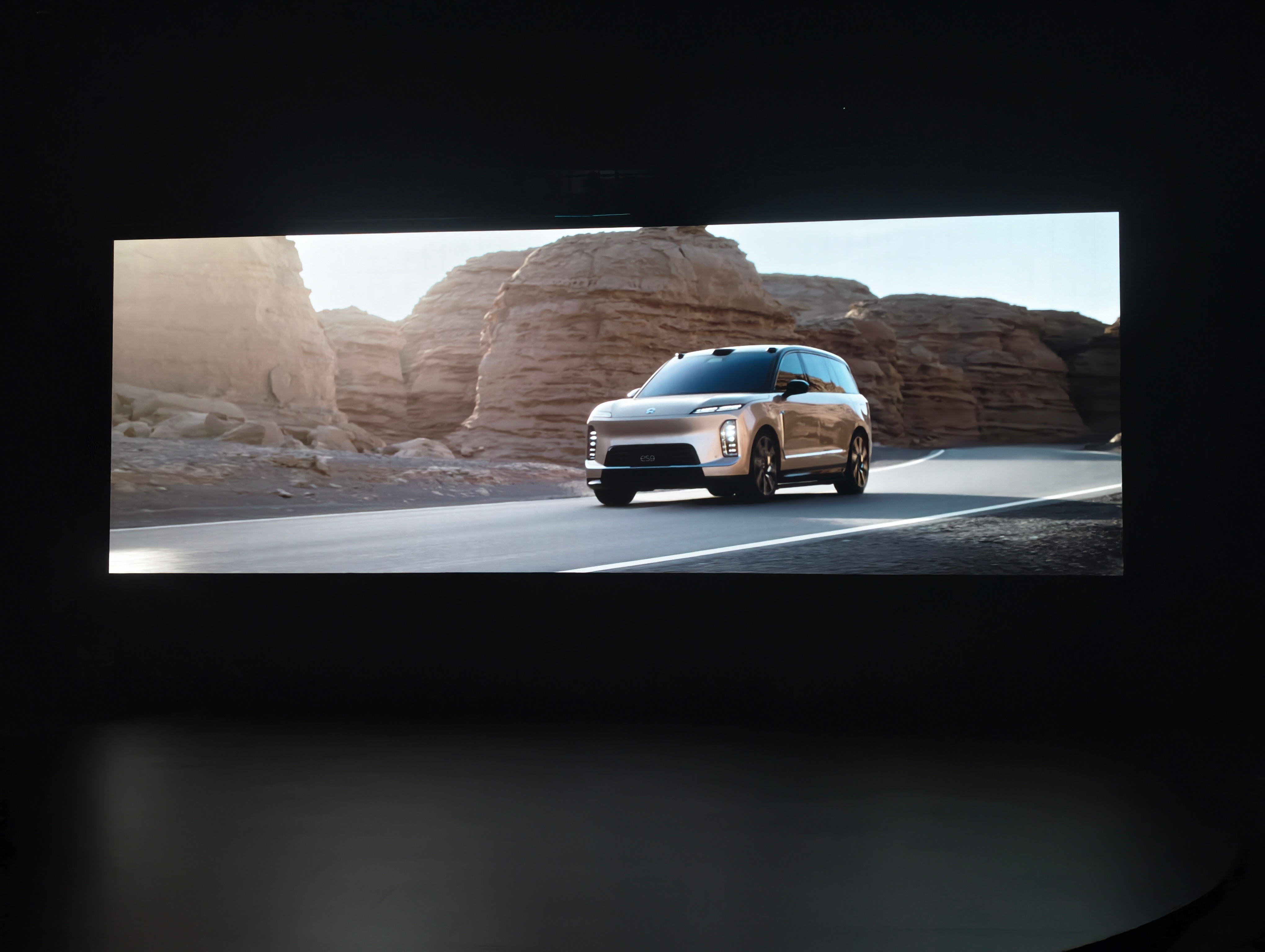 来了！今晚蔚来ES9，展车开出来真的帅！期待一下黑科技～蔚来蔚来es9