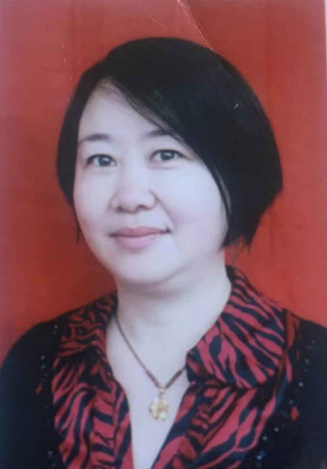 【生死关头，她用身体挡住学生 自己却被撞身亡】河南信阳，二年级老师李芳随队护送学