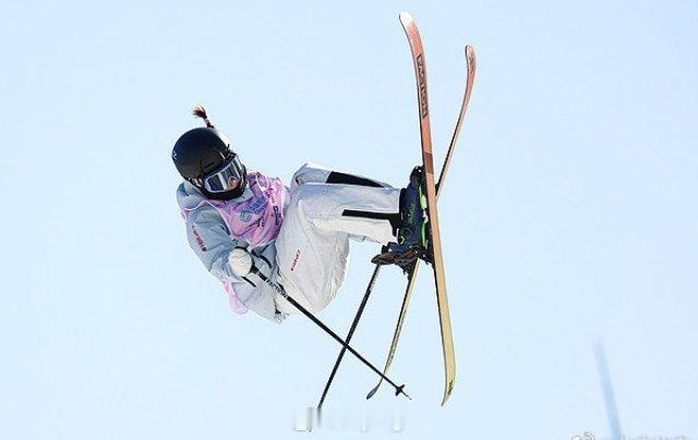 刘梦婷滑雪世界杯夺冠  刘梦婷夺得奥地利克拉根福站滑雪世界杯冠军 1月5日，自由