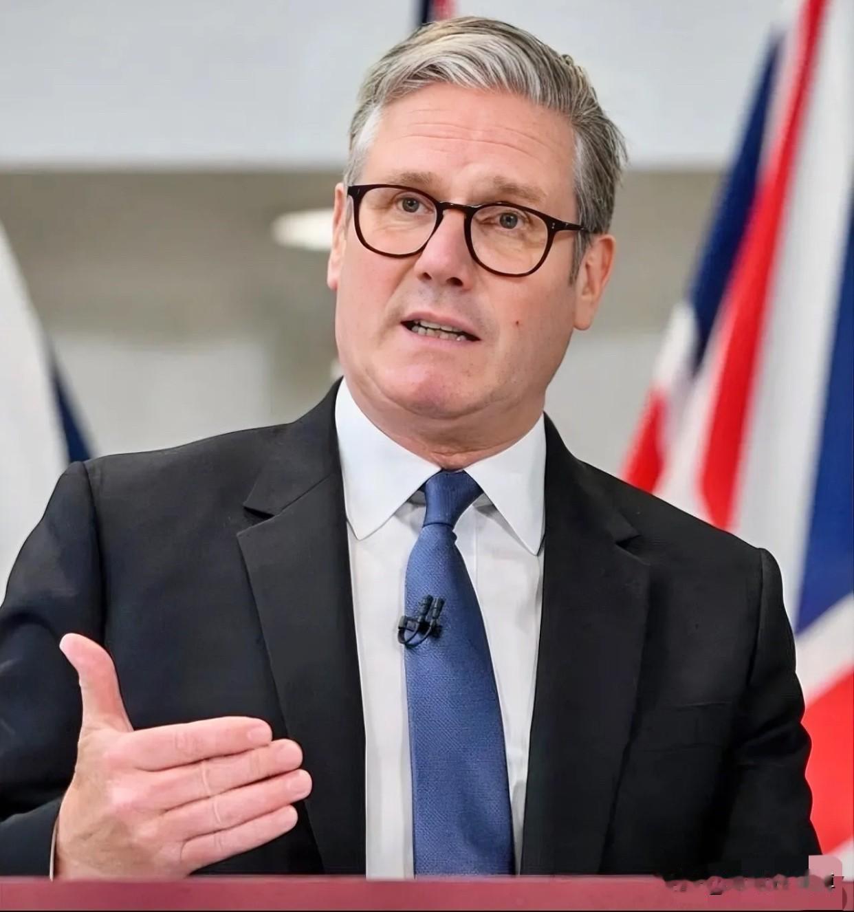 英国首相斯塔默下台了，昨晚这条消息刷出来，说实话第一反应不是惊讶——是那种"果然